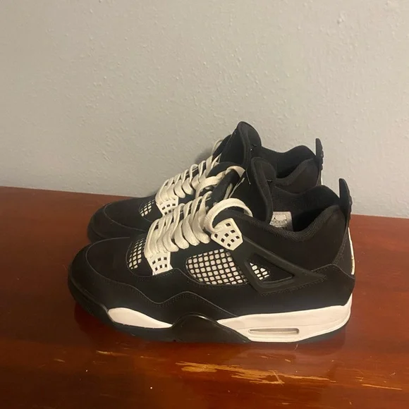 Jordan Black and White Low-Top Sneakers Air Jordan 4 Retro Thunder - Picture 7 of 10